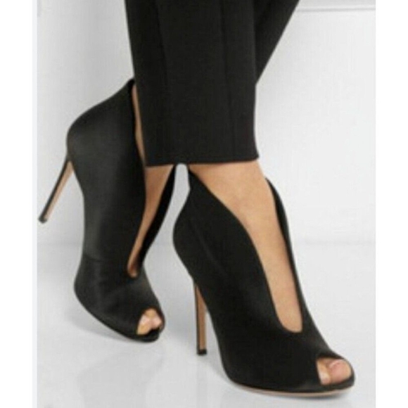 Vince Camuto Signature Yvonne Peep  Fringe  Suede Sze 8 M - Picture 1 of 9